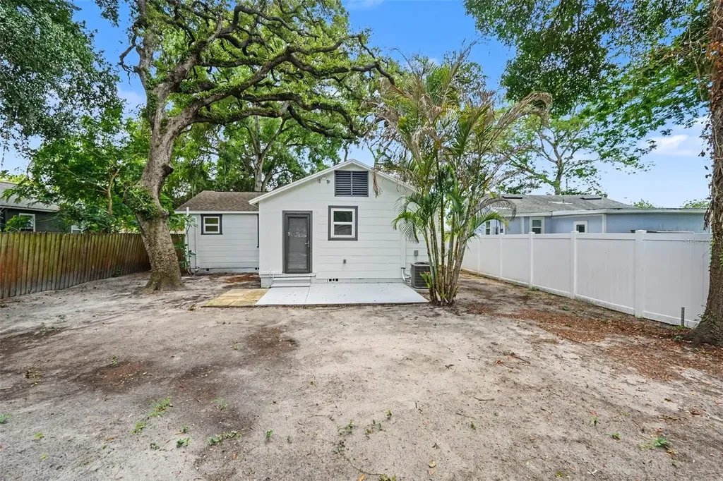 1804 E Comanche Avenue Tampa FL 33610