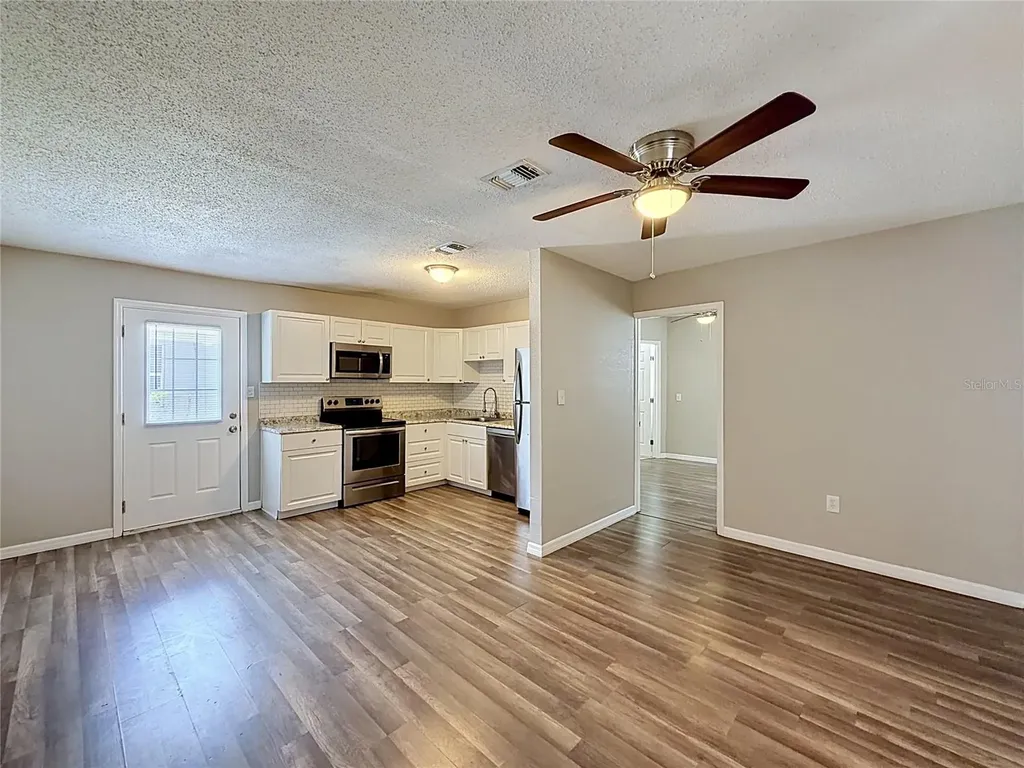 1913 W Hanna Avenue Tampa FL 33604