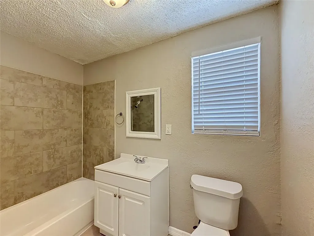 1913 W Hanna Avenue Tampa FL 33604