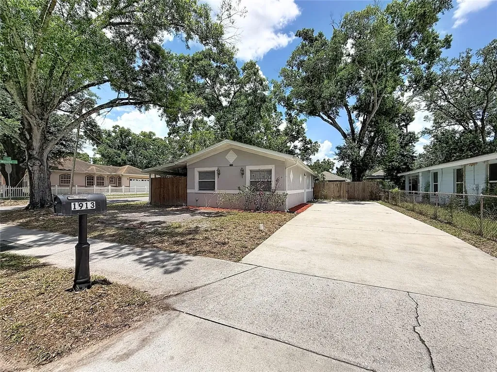 1913 W Hanna Avenue Tampa FL 33604