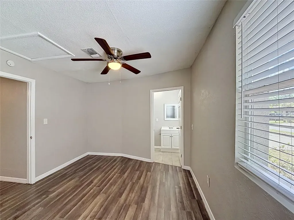1913 W Hanna Avenue Tampa FL 33604