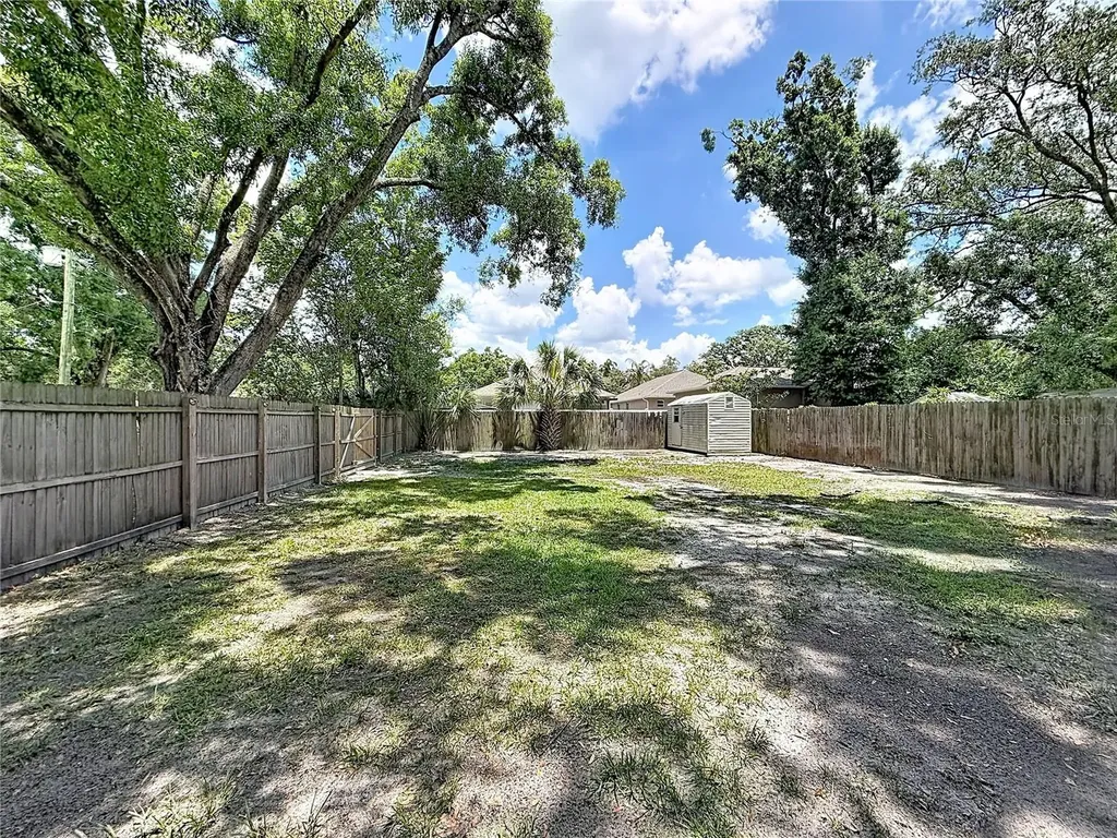 1913 W Hanna Avenue Tampa FL 33604