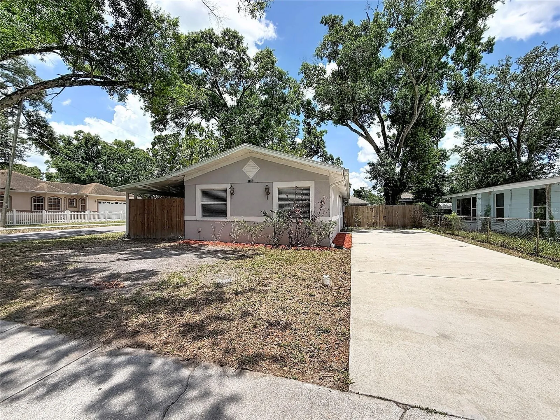 1913 W Hanna Avenue Tampa FL 33604