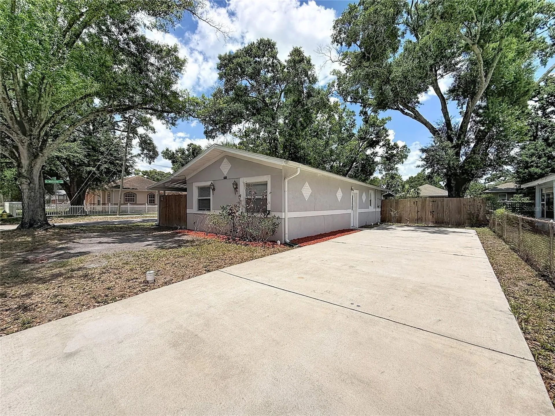 1913 W Hanna Avenue Tampa FL 33604