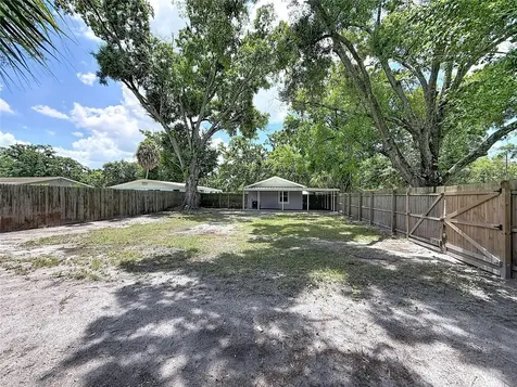 1913 W Hanna Avenue Tampa FL 33604