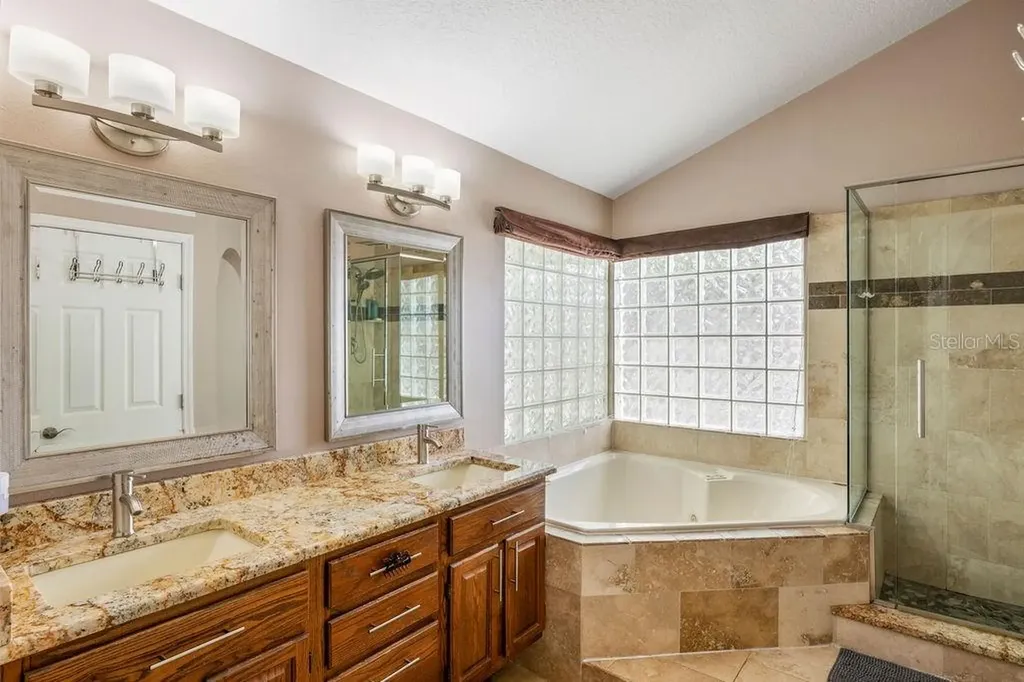2837 Cayman Way Orlando FL 32812