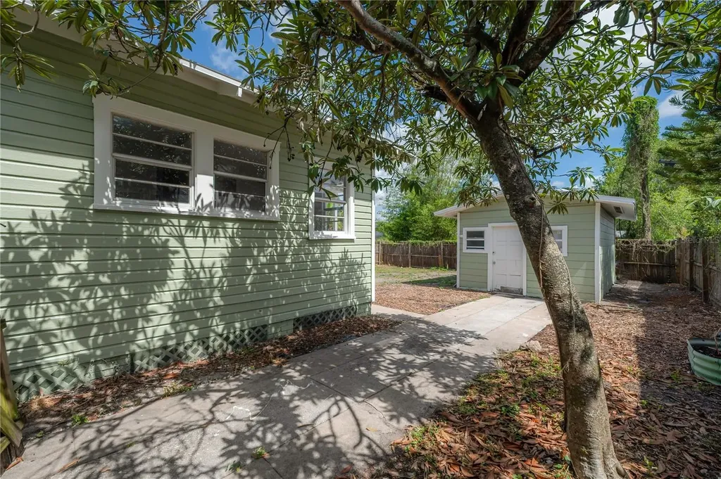 103 W North Bay Street Tampa FL 33603