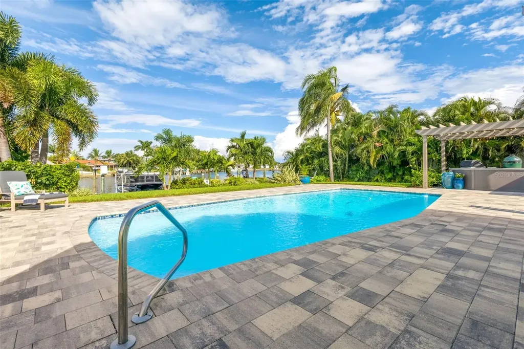 1260 81st Street S St Petersburg FL 33707