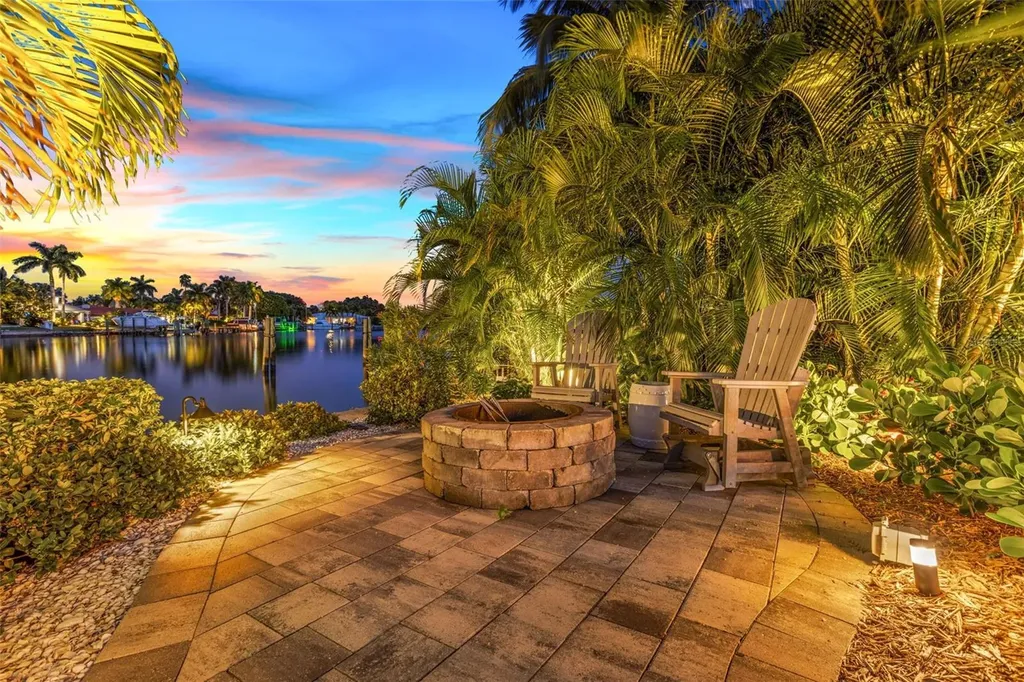 1260 81st Street S St Petersburg FL 33707
