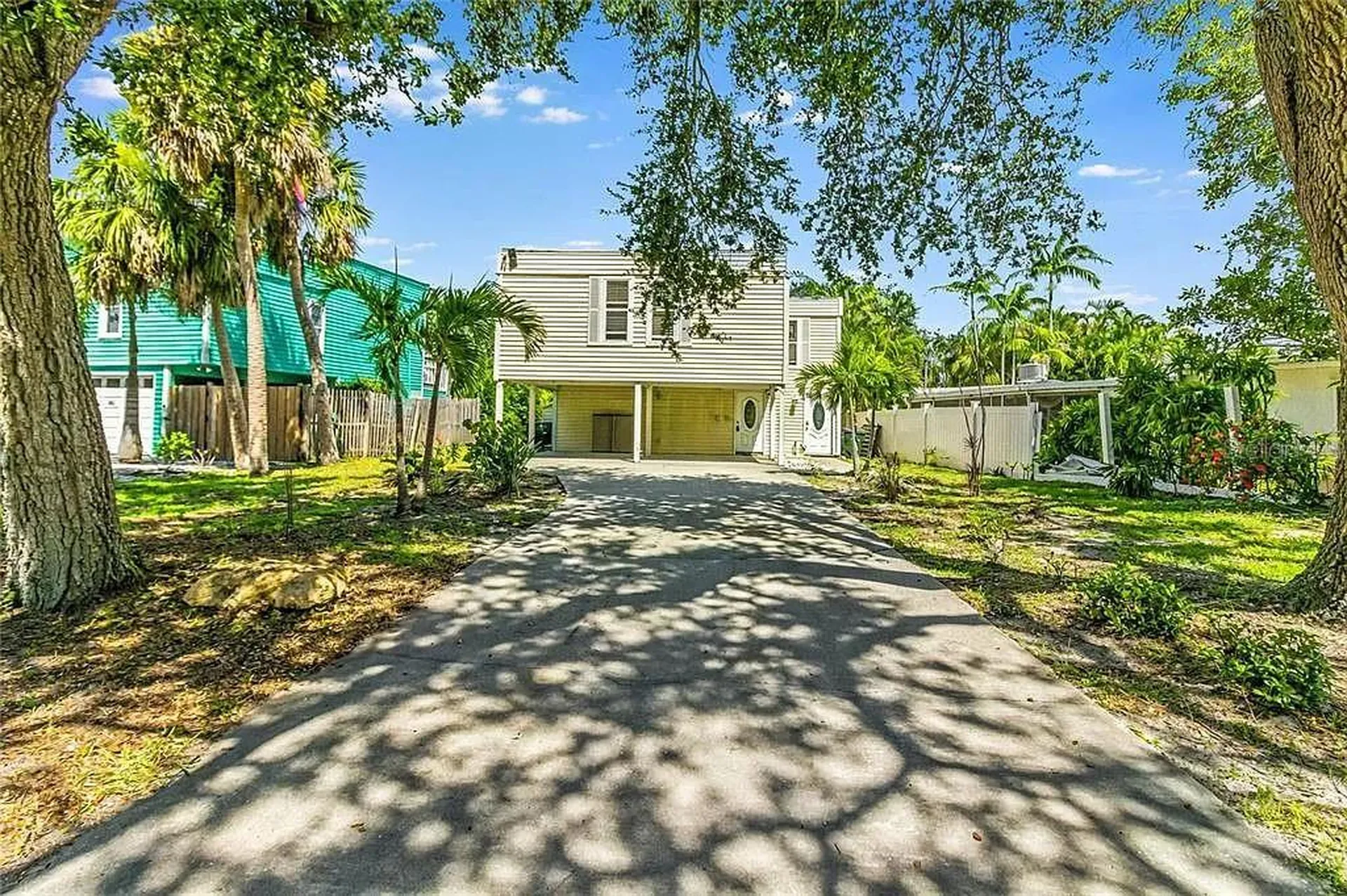 643 Calle De Peru Sarasota FL 34242