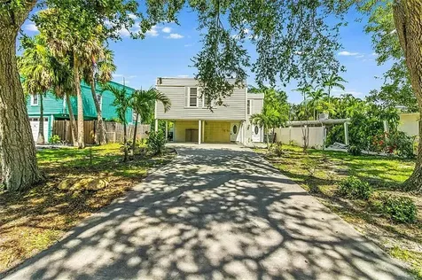 643 Calle De Peru Sarasota FL 34242