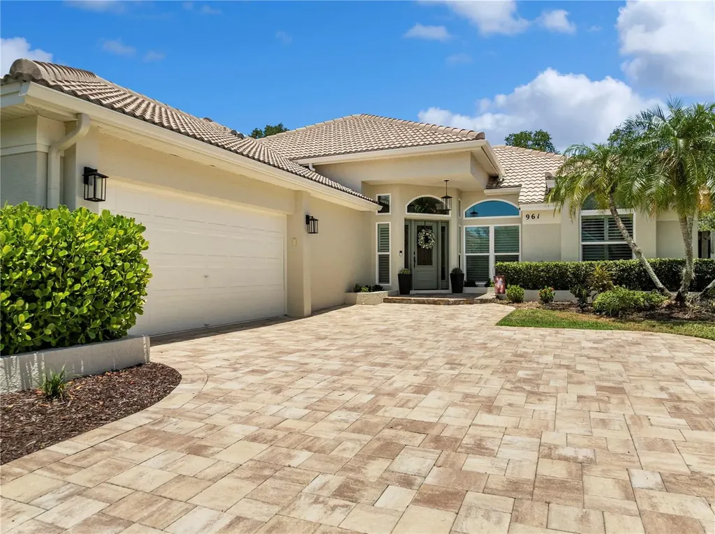 961 Live Oak Avenue NE St Petersburg FL 33703