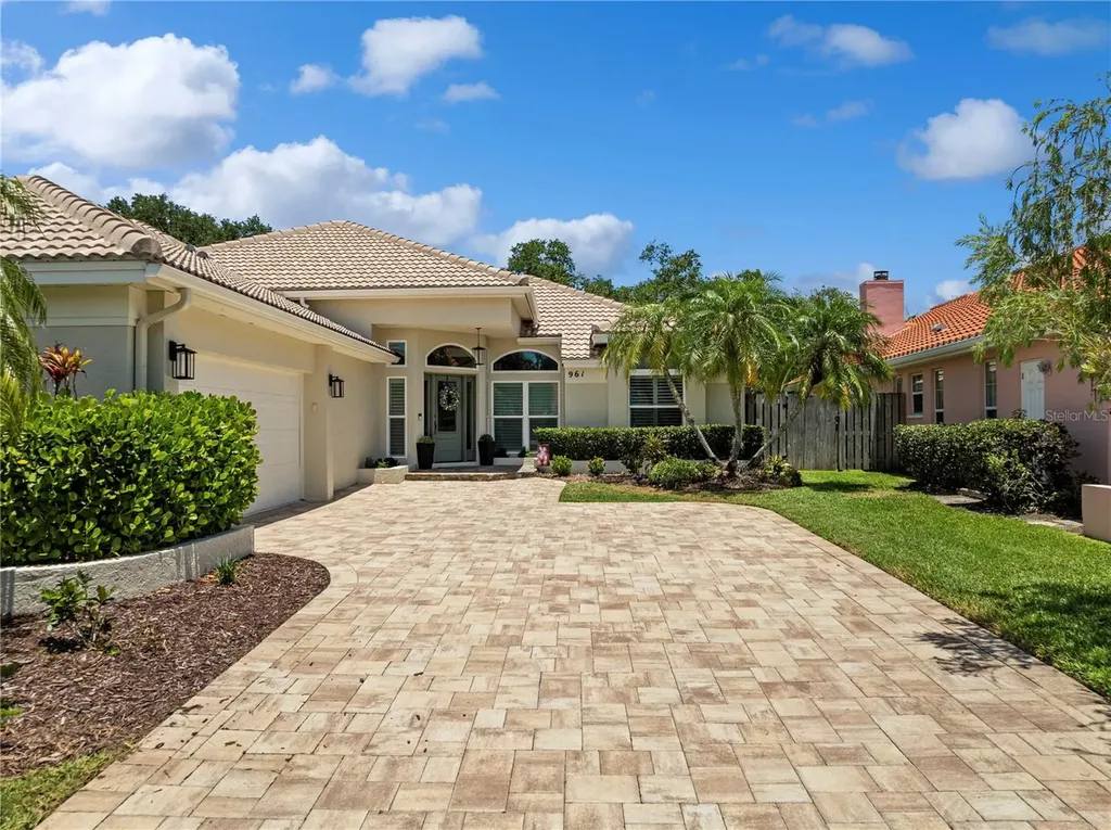 961 Live Oak Avenue NE St Petersburg FL 33703