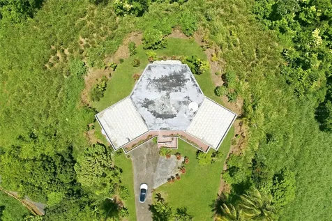 988 Km 1.5 Luquillo PR 00773