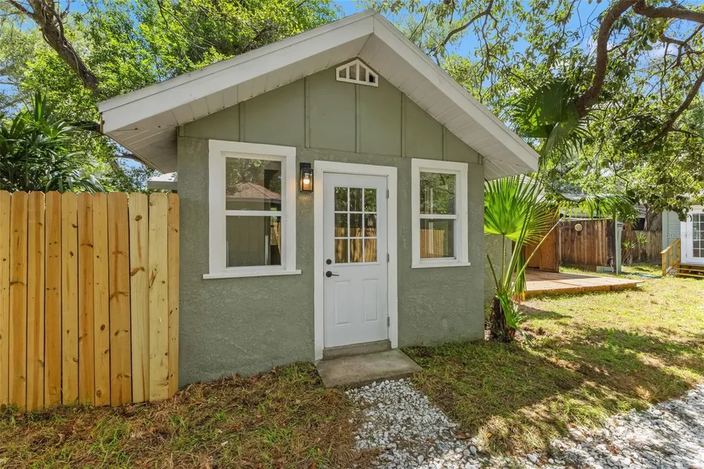 604 E Lambright Street Tampa FL 33604