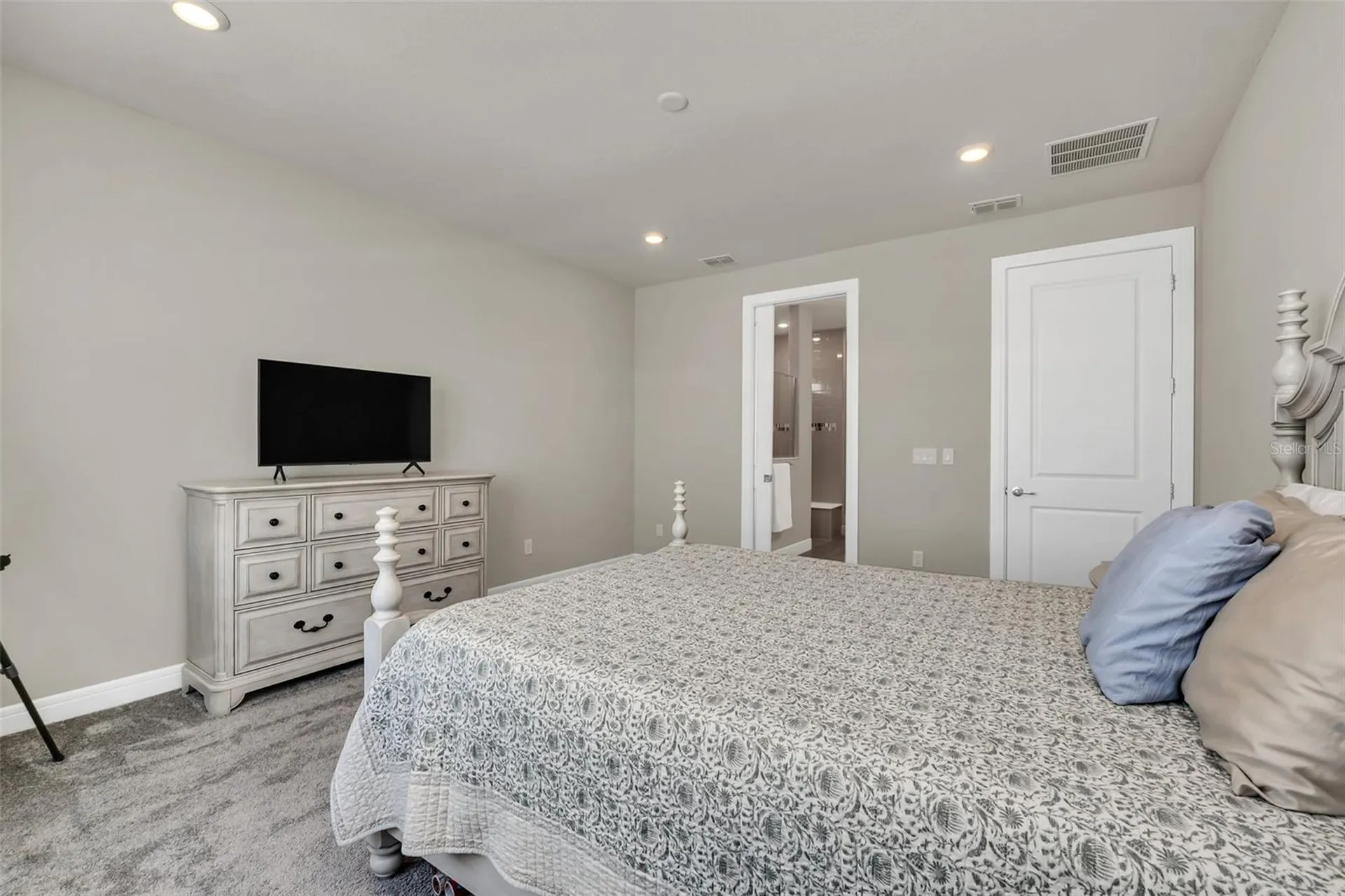 2001 Spring Shower Circle Kissimmee FL 34744