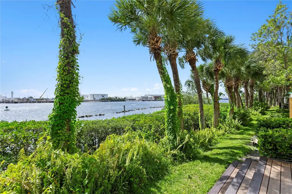 1119 Shipwatch Circle Tampa FL 33602