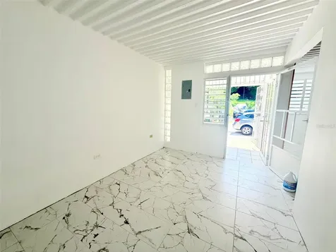 4 Calle Carolina PR 00987