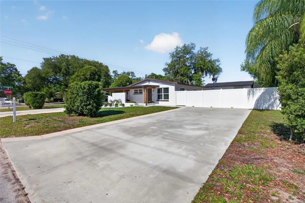 10402 N Pawnee Avenue Tampa FL 33617