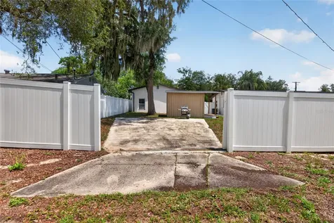 10402 N Pawnee Avenue Tampa FL 33617