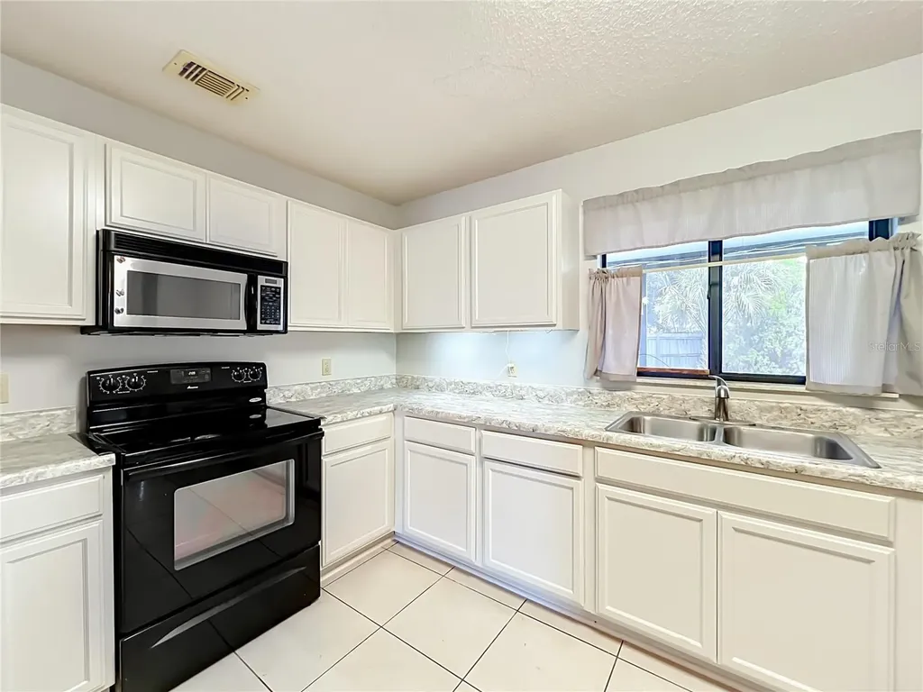 2205 Fairmont Circle Orlando FL 32837
