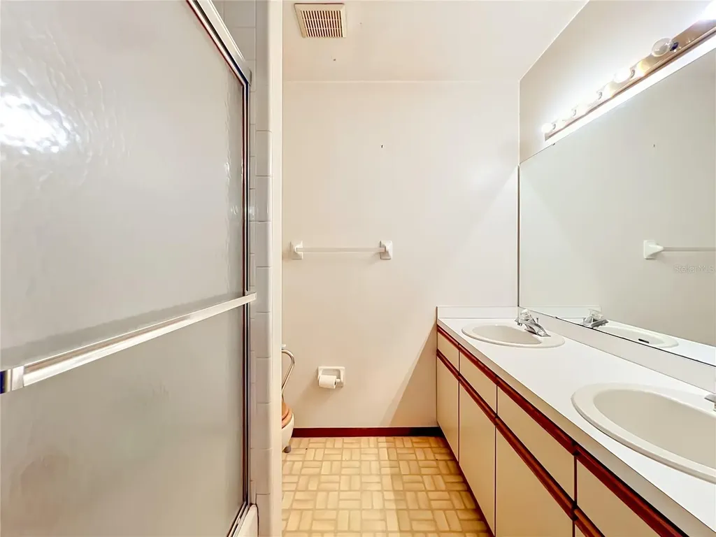 2205 Fairmont Circle Orlando FL 32837