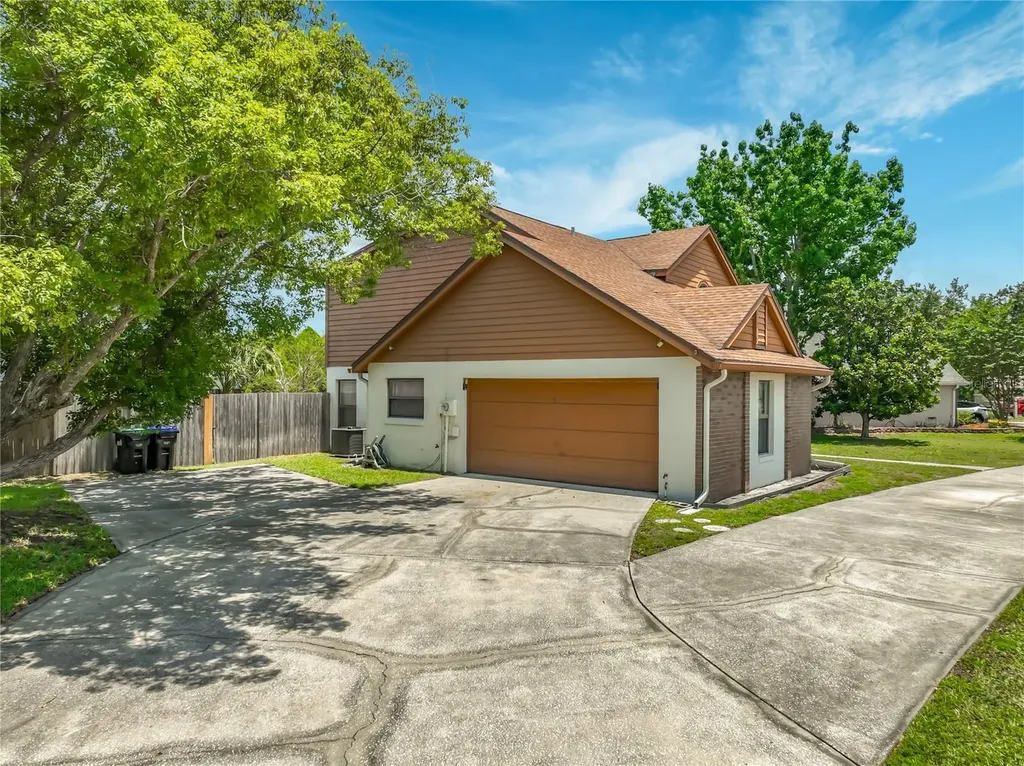 2205 Fairmont Circle Orlando FL 32837