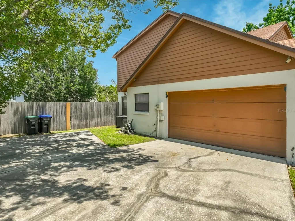 2205 Fairmont Circle Orlando FL 32837