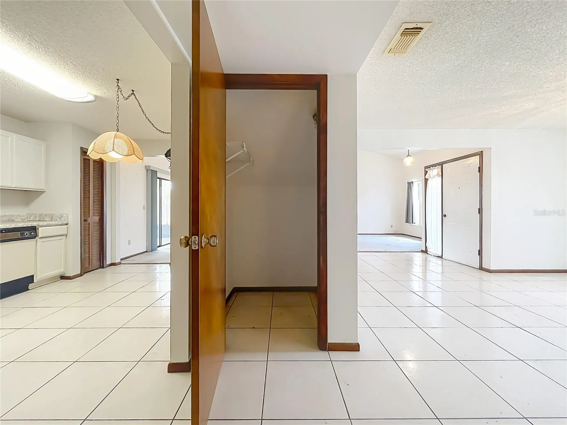 2205 Fairmont Circle Orlando FL 32837