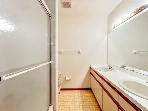 2205 Fairmont Circle Orlando FL 32837