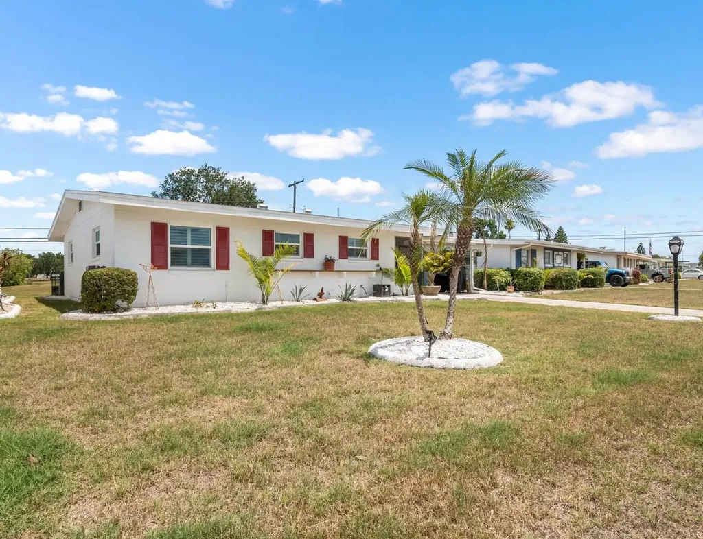 901 Augusta Drive Sun City Center FL 33573