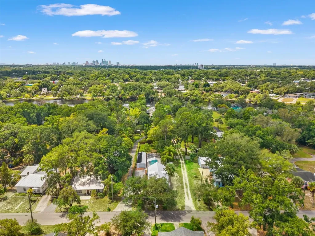 904 W Henry Avenue Tampa FL 33604