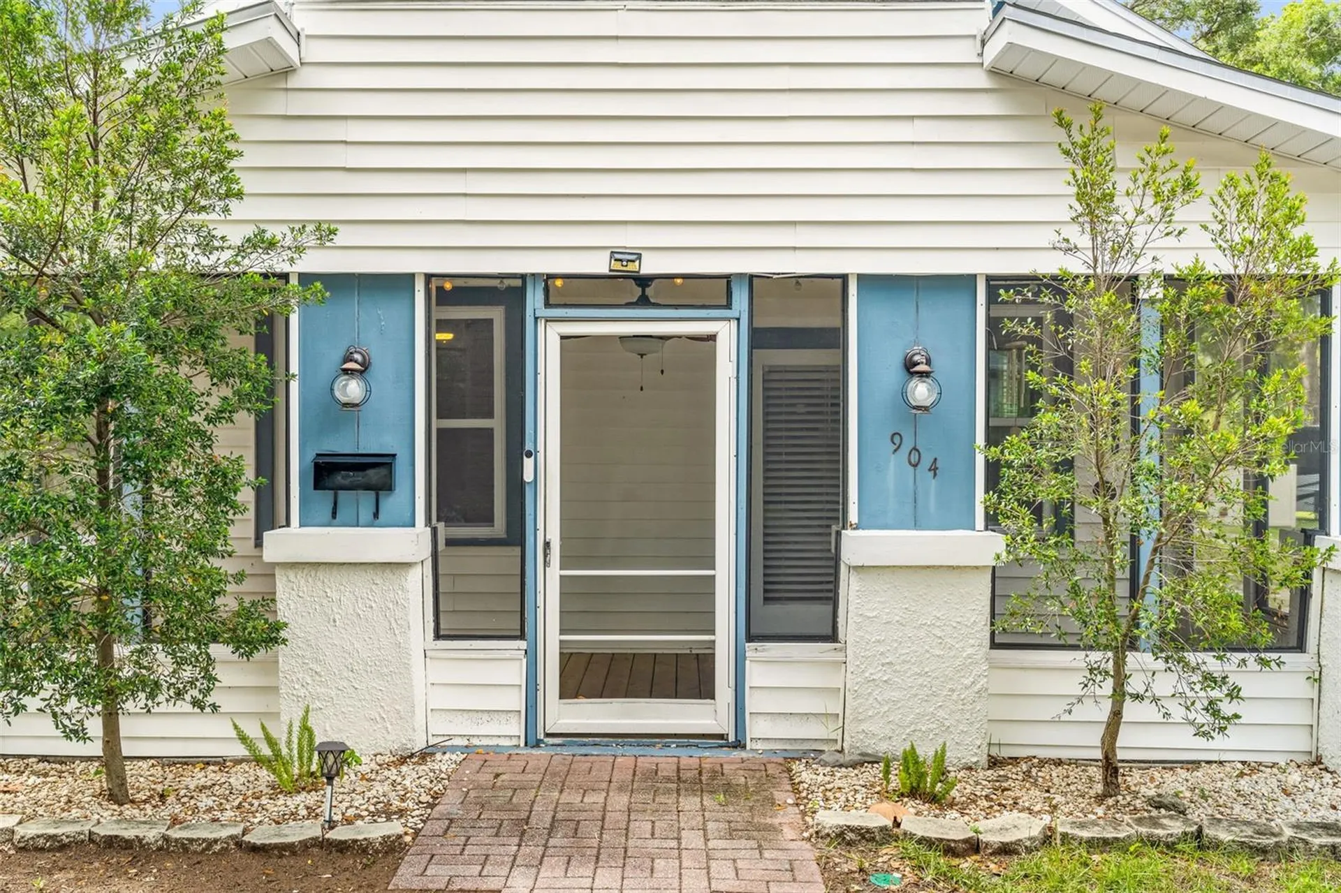 904 W Henry Avenue Tampa FL 33604