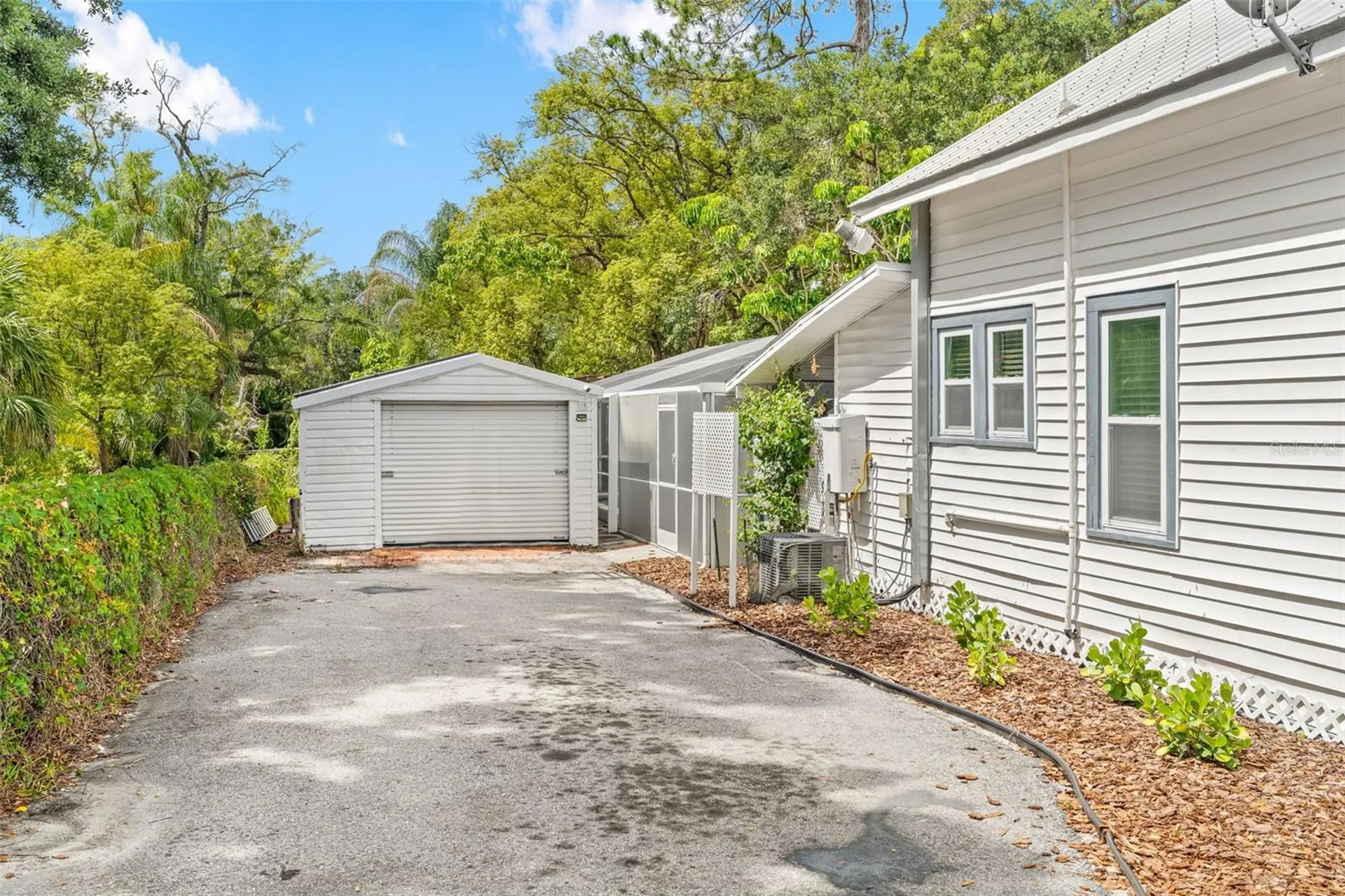 904 W Henry Avenue Tampa FL 33604