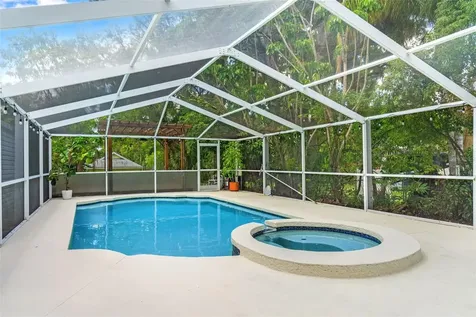 904 W Henry Avenue Tampa FL 33604