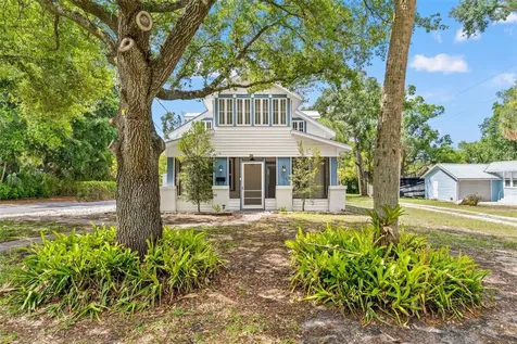 904 W Henry Avenue Tampa FL 33604