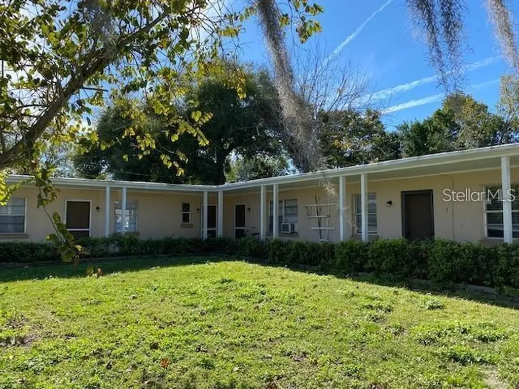 203 W Wall Street Frostproof FL 33843