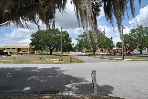 203 W Wall Street Frostproof FL 33843