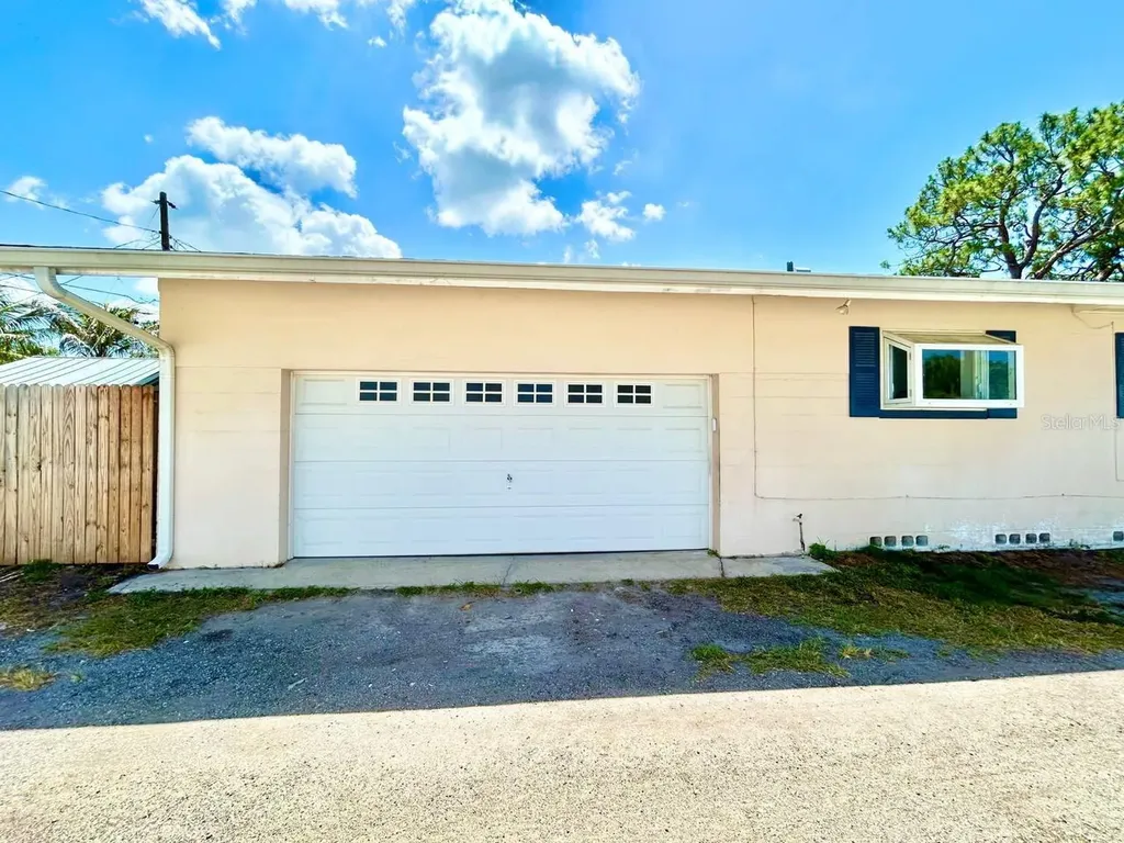 631 45th Avenue N St Petersburg FL 33703