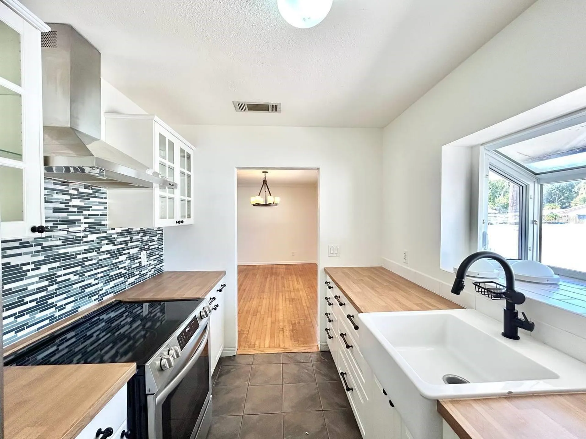 631 45th Avenue N St Petersburg FL 33703