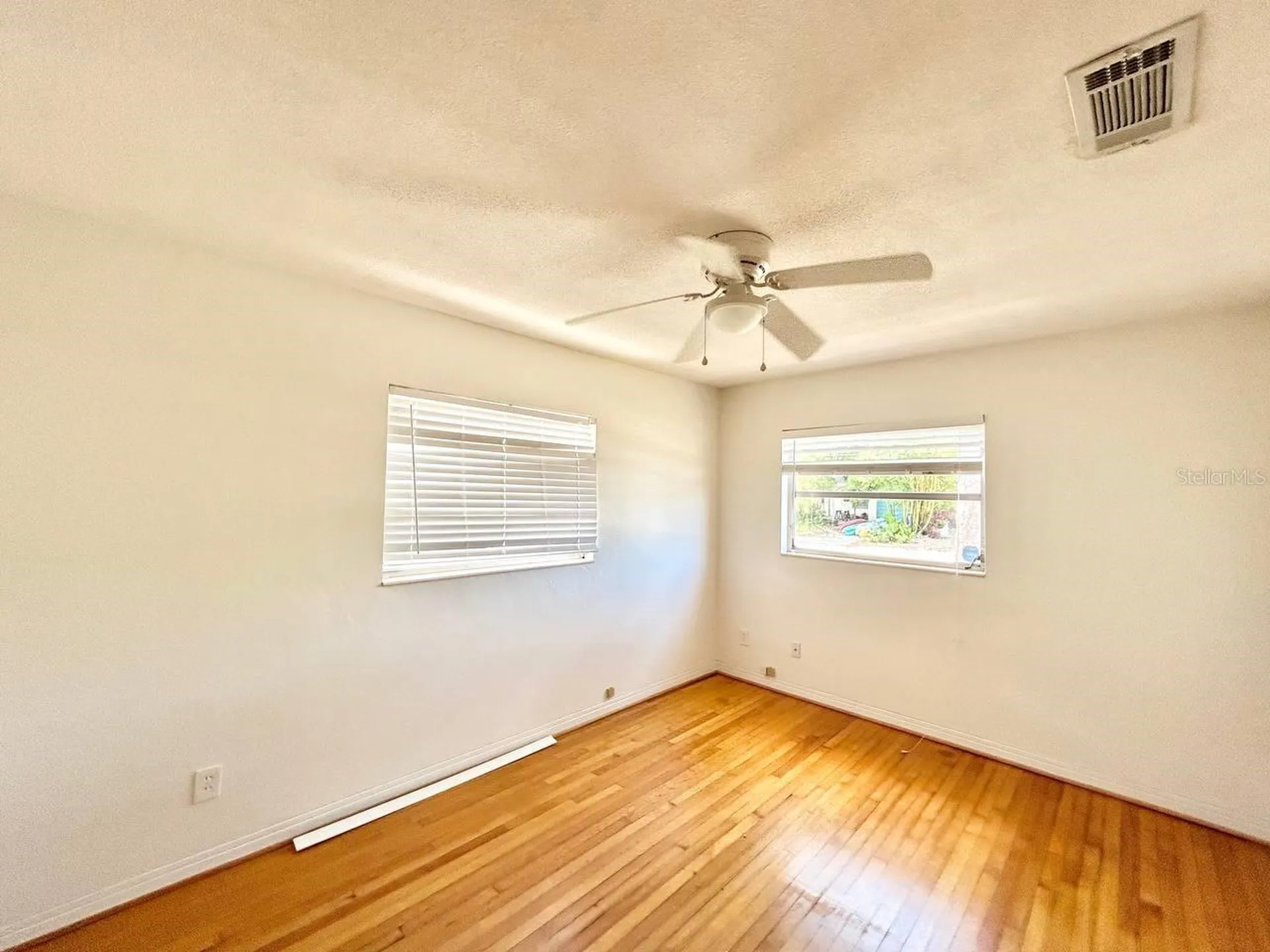 631 45th Avenue N St Petersburg FL 33703