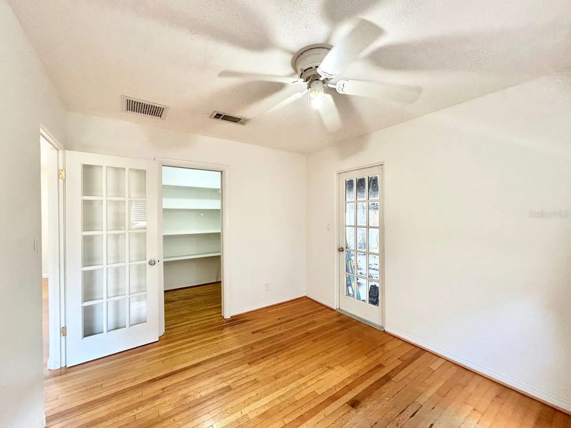 631 45th Avenue N St Petersburg FL 33703