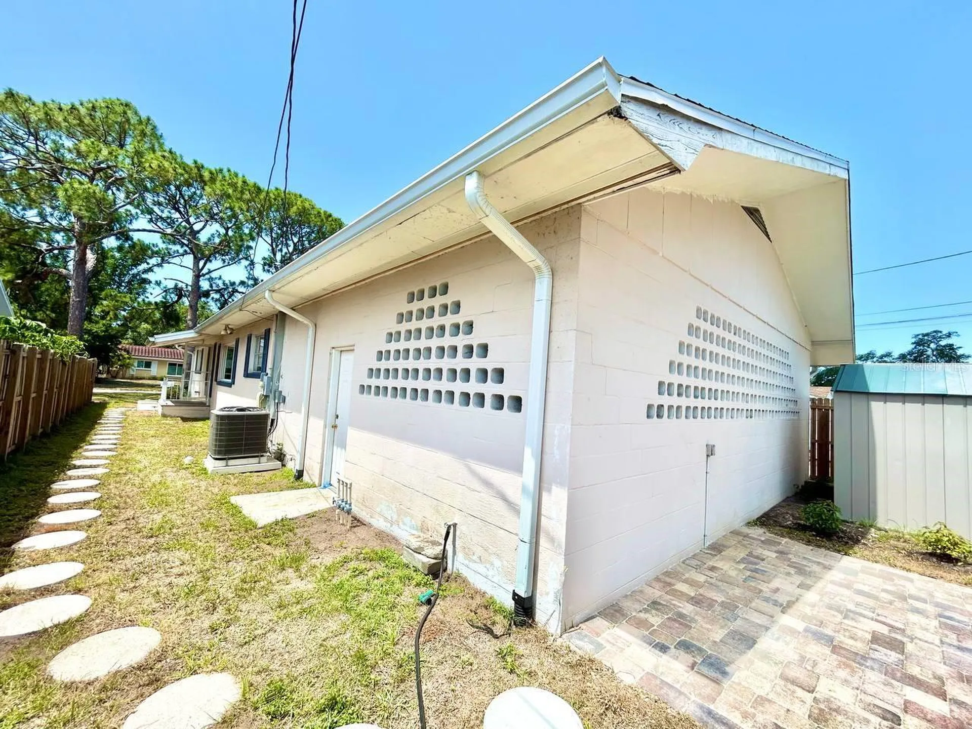 631 45th Avenue N St Petersburg FL 33703