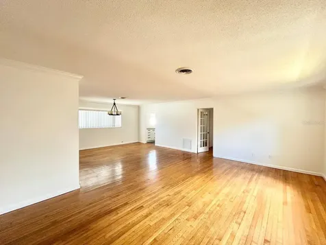 631 45th Avenue N St Petersburg FL 33703