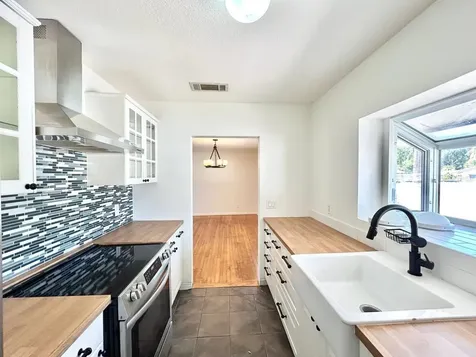631 45th Avenue N St Petersburg FL 33703