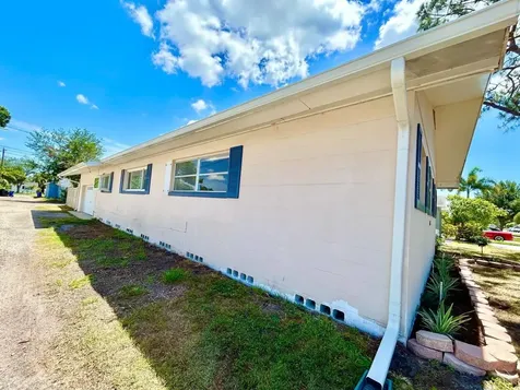 631 45th Avenue N St Petersburg FL 33703
