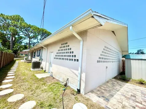 631 45th Avenue N St Petersburg FL 33703
