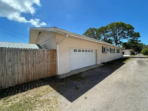 631 45th Avenue N St Petersburg FL 33703