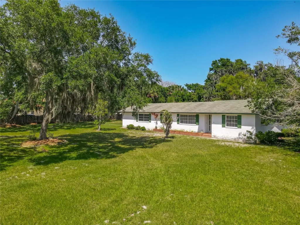 10 Mirror Lake Drive Ormond Beach FL 32174
