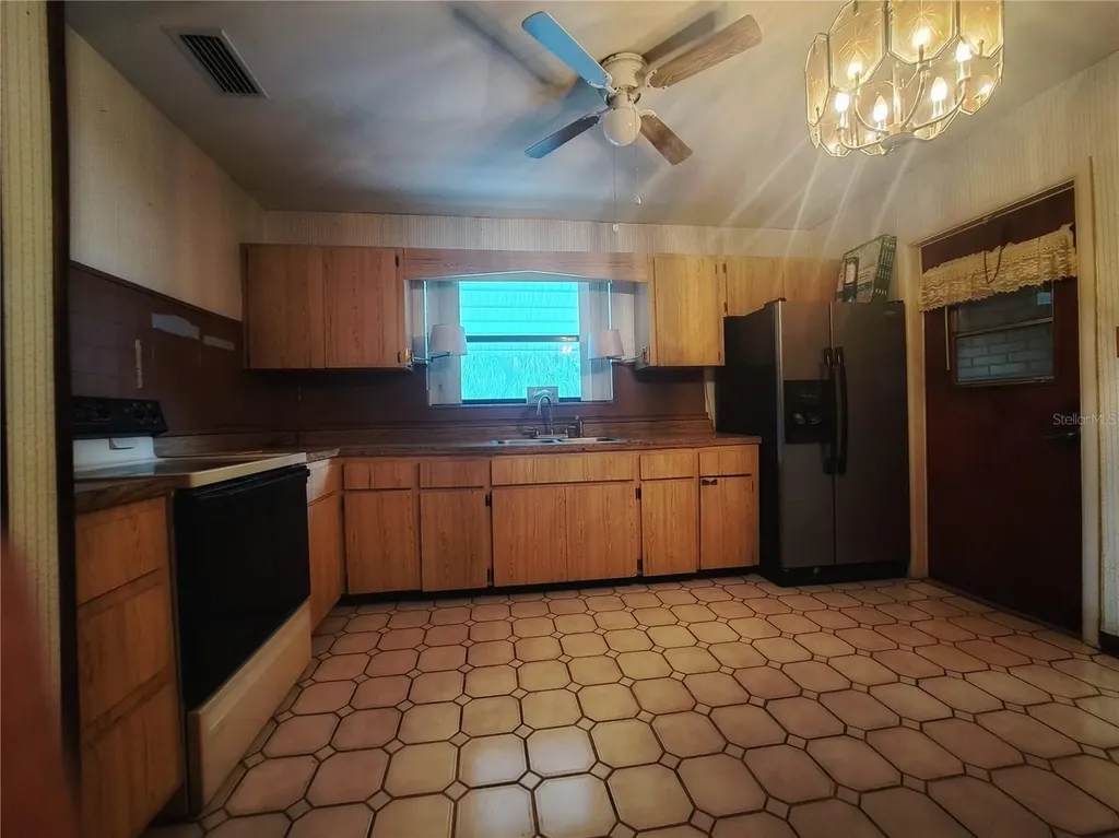 4721 W Fairview Heights Tampa FL 33616